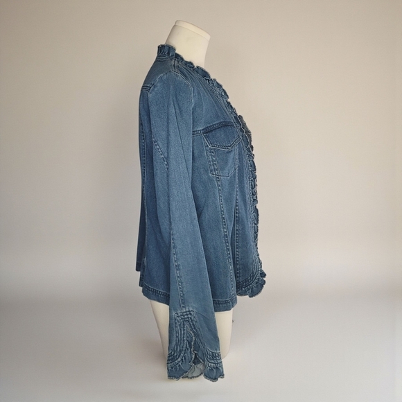 CYNTHIA MAX - Small Stylish Blue Denim Jacket - Picture 2 of 6